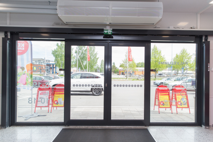 2020: Vääksyn Tokmannin automaattiliukuovi sisäpuoli