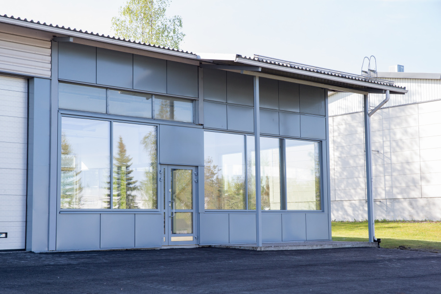 2020: Ulkolasiseinä liikekiinteistöön